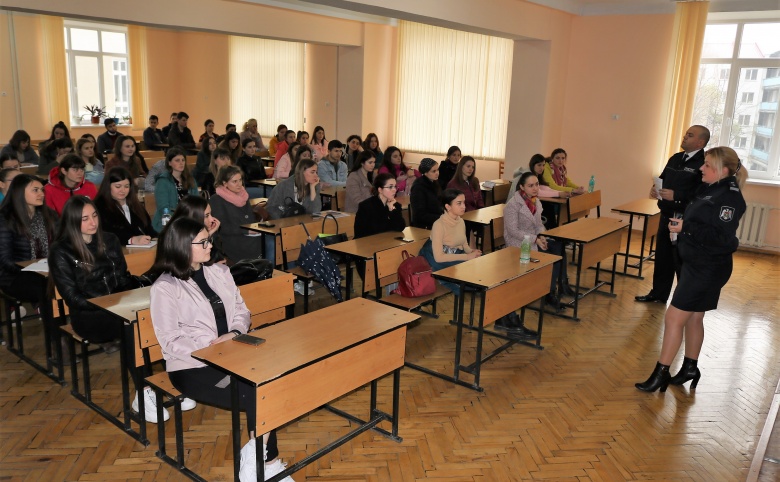 Studenții Facultății de Litere a USARB s-au întilnit cu reprezentanții Inspectoratului de Poliţie al mun. Bălţi